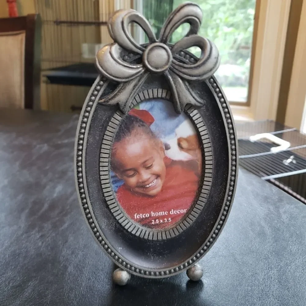 Fetco Pewter Bow Oval Picture Frame 2.5 x 3.5